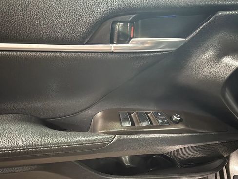 Used 2022 Toyota Camry XSE FWD image 10