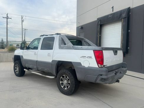 Used 2002 Chevrolet Avalanche 4x4 w/ Convenience Pkg image 3