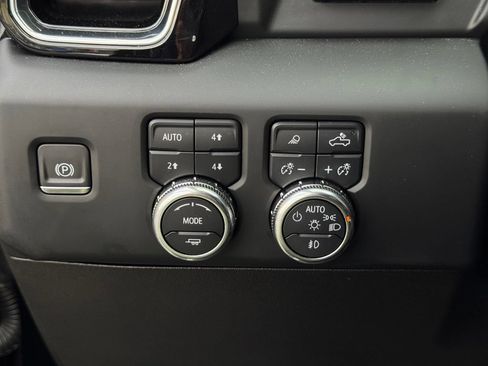 Used 2024 GMC Sierra 2500 Denali Ultimate AWD/4WD image 43