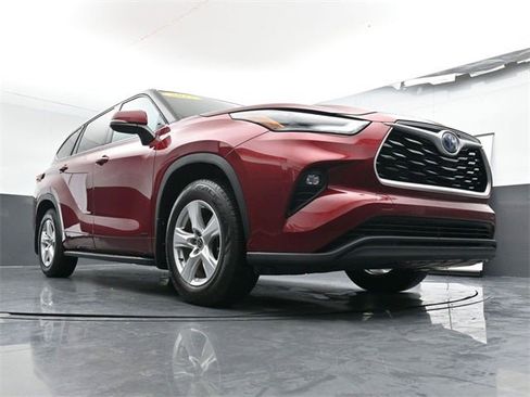 Used 2022 Toyota Highlander LE image 30