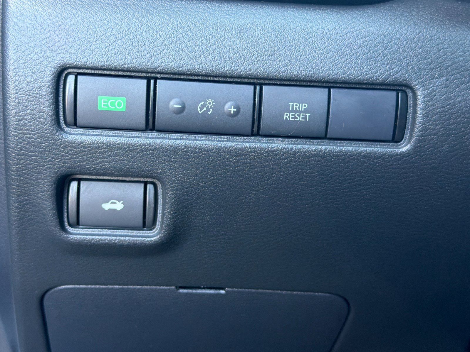 Used 2024 Nissan Sentra SV w/ Lighting Package FWD image 33