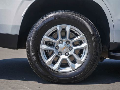 Used 2025 Chevrolet Tahoe LT AWD/4WD image 8