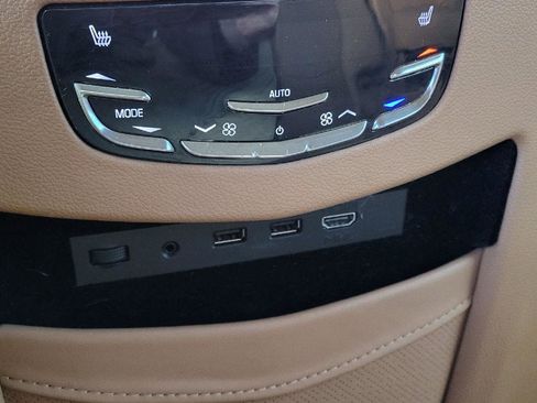 Used 2017 Cadillac Escalade ESV Platinum image 32