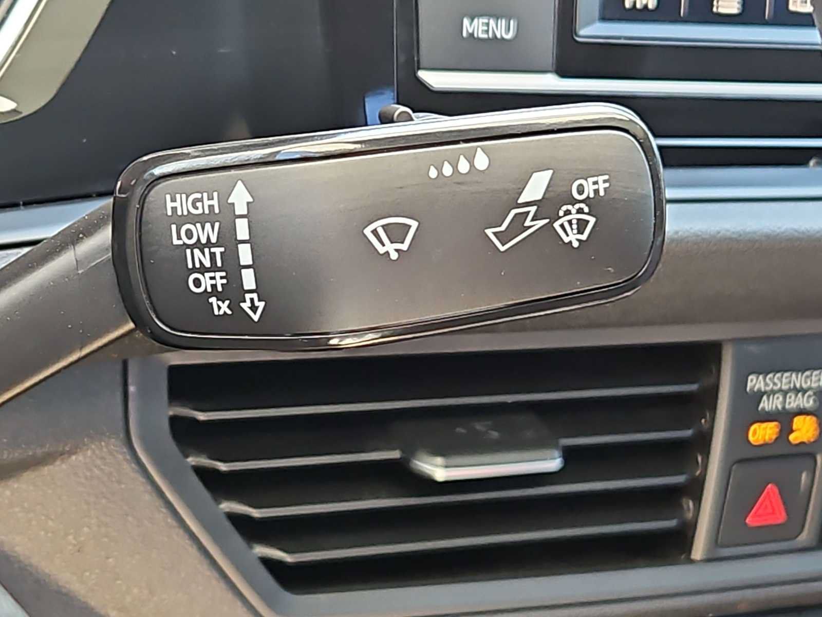 Used 2020 Volkswagen Jetta SE w/ SE Cold Weather Package FWD image 25