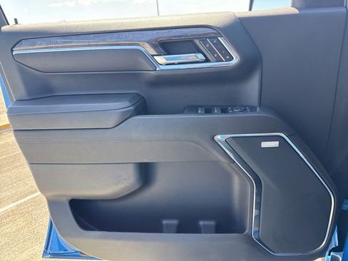 Used 2023 Chevrolet Silverado 1500 LTZ w/ Z71 Off-Road Package AWD/4WD image 10