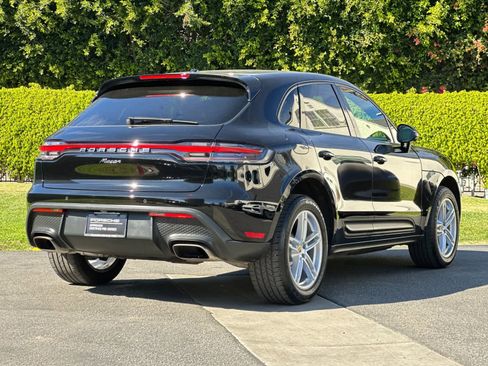 Certified 2025 Porsche Macan AWD/4WD image 8