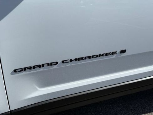 New 2026 Jeep Grand Cherokee L Limited w/ Limited Altitude Package AWD/4WD image 10