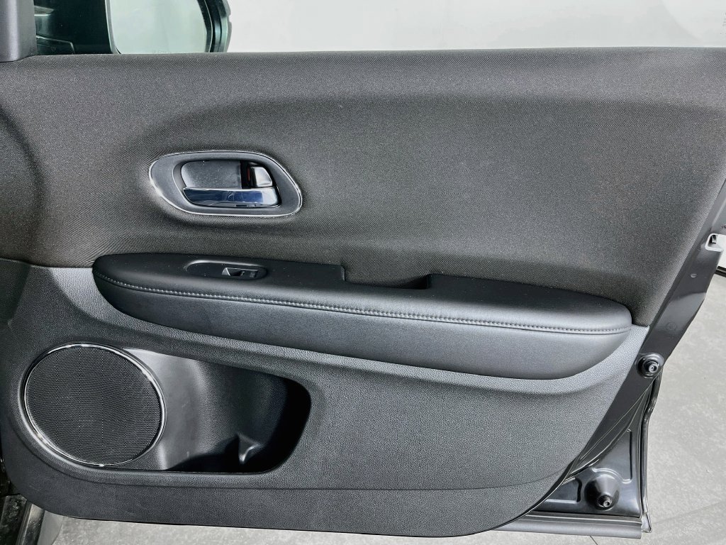 Used 2018 Honda HR-V EX image 35