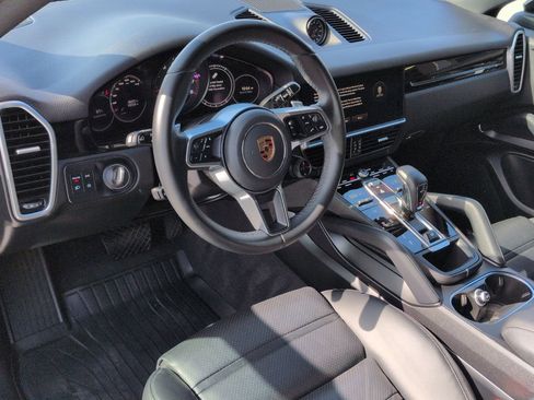 Certified 2023 Porsche Cayenne Platinum Edition w/ Premium Package image 4