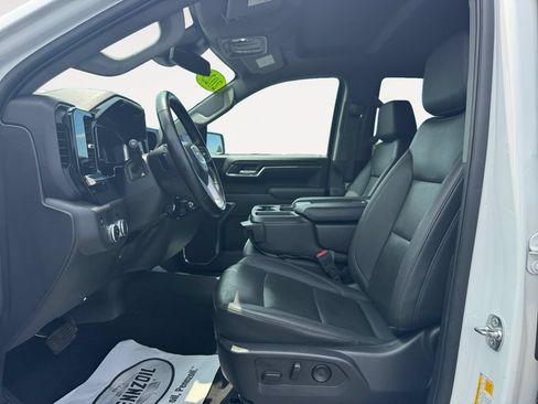 Used 2025 GMC Sierra 1500 SLT RWD image 9
