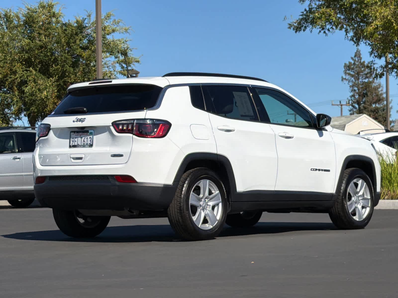 Used 2022 Jeep Compass Latitude w/ Sun and Sound Group FWD image 2