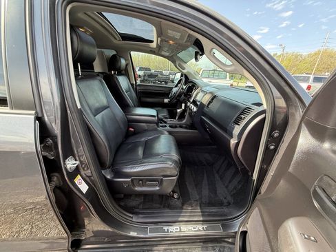 Used 2018 Toyota Sequoia TRD Sport AWD/4WD image 28