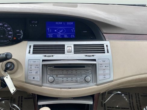 Used 2010 Toyota Avalon XLS image 10
