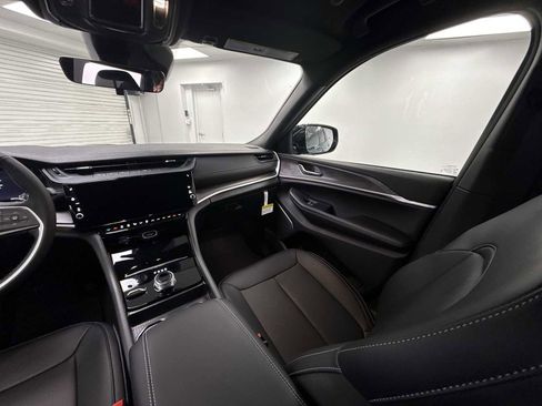 New 2026 Jeep Grand Cherokee L Limited AWD/4WD image 11