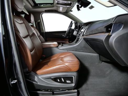 Used 2019 Cadillac Escalade Premium Luxury w/ LPO, Escalade Noir Package RWD image 11