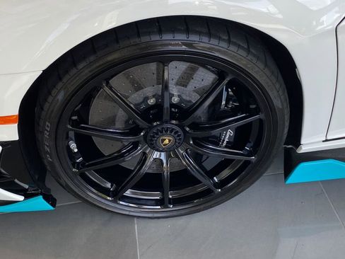 Used 2021 Lamborghini Aventador SVJ image 9