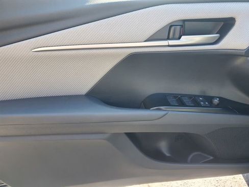 Used 2025 Toyota Camry SE FWD image 13