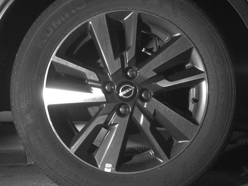 Used 2025 Nissan Versa SV FWD image 15
