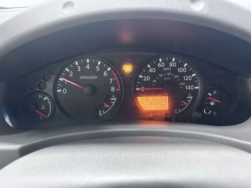 Used 2009 Nissan Frontier SE w/ SE Value Truck Pkg RWD image 11