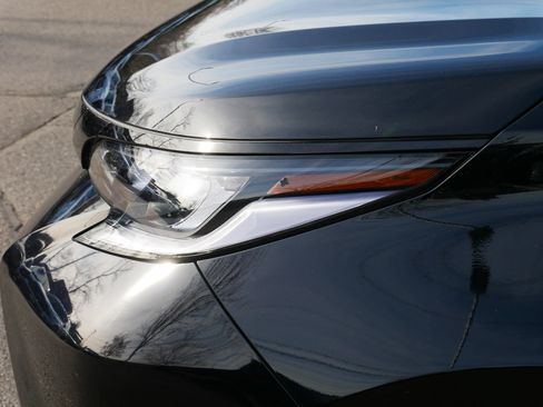 Used 2025 Toyota Sienna XLE Woodland Edition image 16