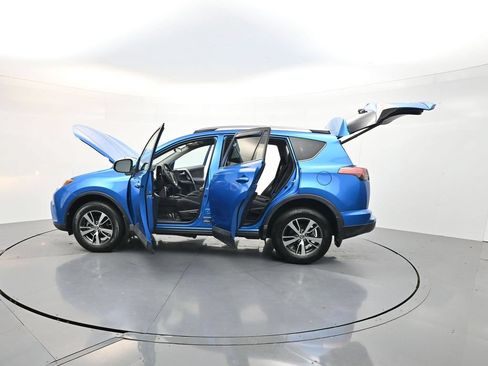 Used 2017 Toyota RAV4 XLE FWD image 38