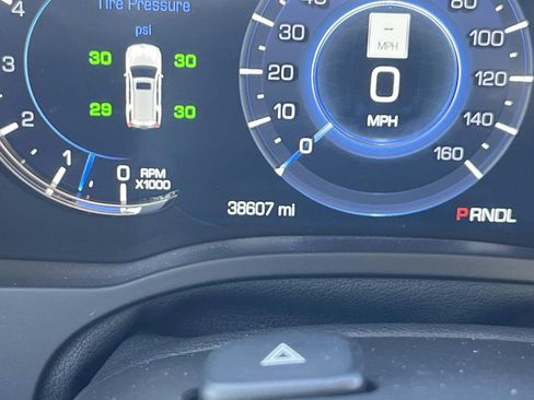 Used 2020 Cadillac Escalade Premium Luxury image 42