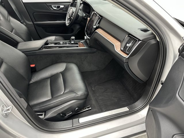 Certified 2024 Volvo S60 B5 Plus AWD/4WD image 25
