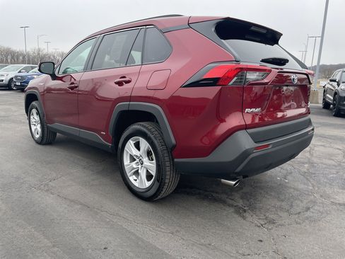 Used 2021 Toyota RAV4 XLE image 3