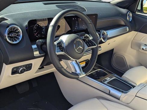 Used 2025 Mercedes-Benz GLB 250 image 9