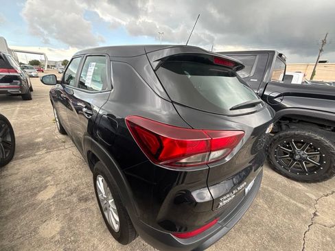 Used 2023 Chevrolet TrailBlazer LS FWD image 2