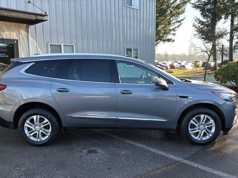 Used 2019 Buick Enclave Essence image 2