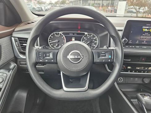 Used 2023 Nissan Rogue SV image 22