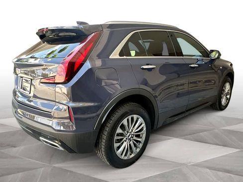 Used 2025 Cadillac XT4 Premium Luxury image 8
