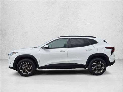 Used 2026 Chevrolet Trax LT FWD image 9