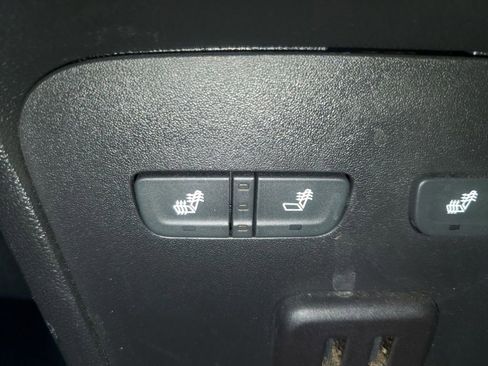 Used 2023 Chevrolet Equinox Premier image 16