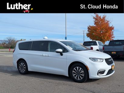 Used 2023 Chrysler Pacifica Touring-L