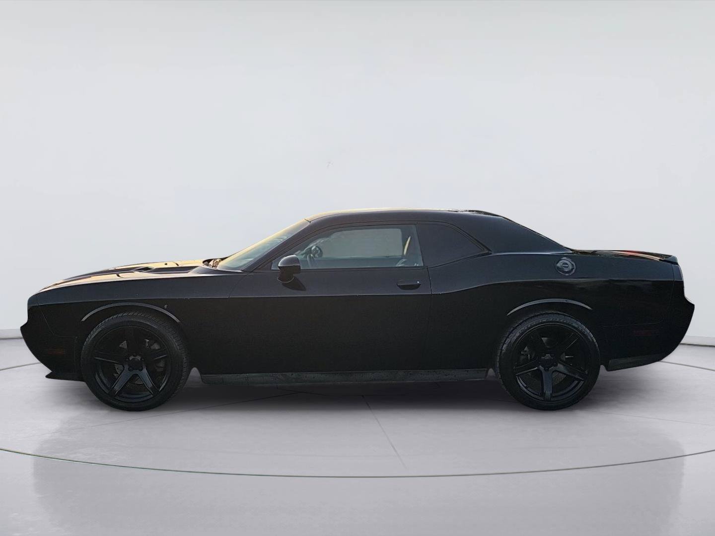 Used 2013 Dodge Challenger SXT RWD image 2