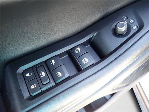 Used 2023 Jeep Grand Cherokee Altitude AWD/4WD image 15