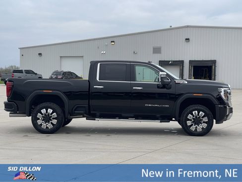 New 2025 GMC Sierra 2500 Denali w/ Denali Reserve Package image 15