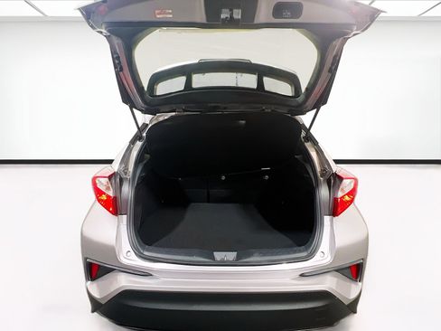 Used 2019 Toyota C-HR XLE FWD image 17