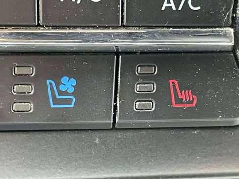 Used 2022 Ford F350 Lariat w/ Lariat Ultimate Package AWD/4WD image 19
