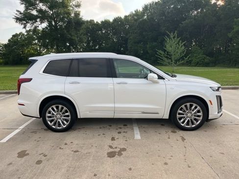 Used 2023 Cadillac XT6 Premium Luxury w/ Technology Package AWD/4WD image 7