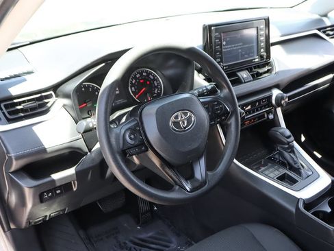 Used 2021 Toyota RAV4 LE w/ Carpet Mat Package (TMS) AWD/4WD image 18