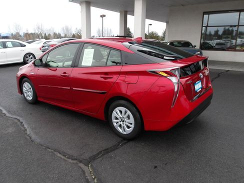 Used 2016 Toyota Prius Two image 3