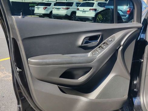 Used 2022 Chevrolet Trax LT w/ Midnight Edition image 20