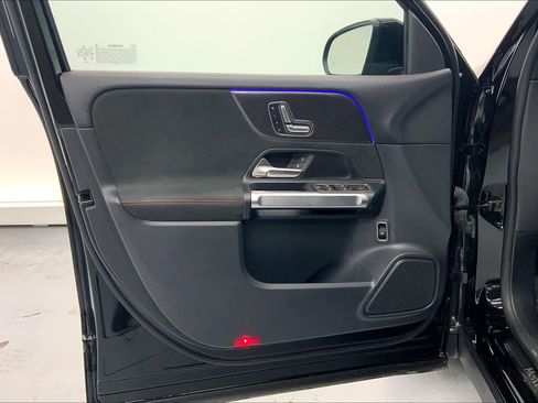 Used 2023 Mercedes-Benz GLB 250 image 19