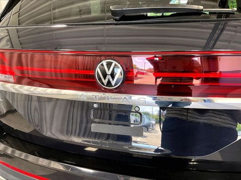 Used 2025 Volkswagen Atlas SEL AWD/4WD image 30