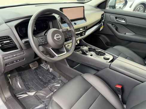 Used 2024 Nissan Rogue SL image 8