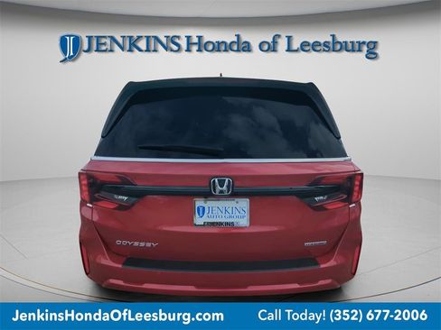 New 2026 Honda Odyssey Touring image 4