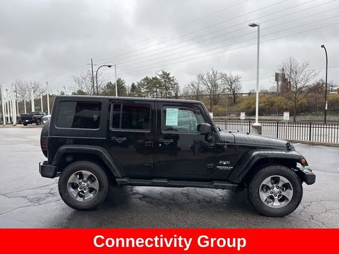 Used 2017 Jeep Wrangler Unlimited Sahara w/ Connectivity Group AWD/4WD image 8
